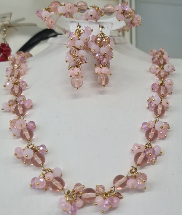 Колие,гривна и обеци с кристали,ръчна изработка