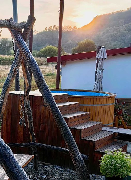 Ciubar din lemn cu soba exterioara inox - Ideal pentru Relaxare