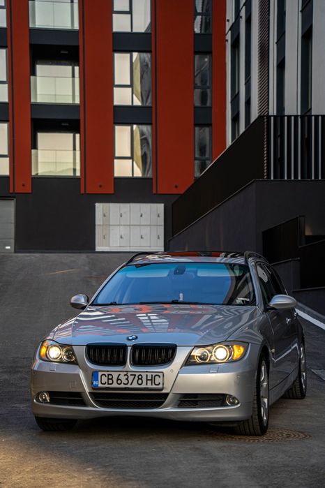 BMW 325i (218hp) Automat | ПАНОРАМА | Напълно Обслужена!