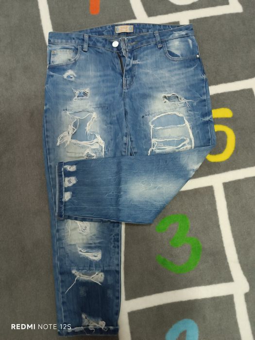 Blugi de vară rupți