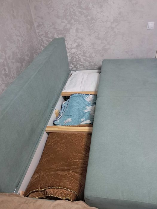 Диван в спальню или гостинную