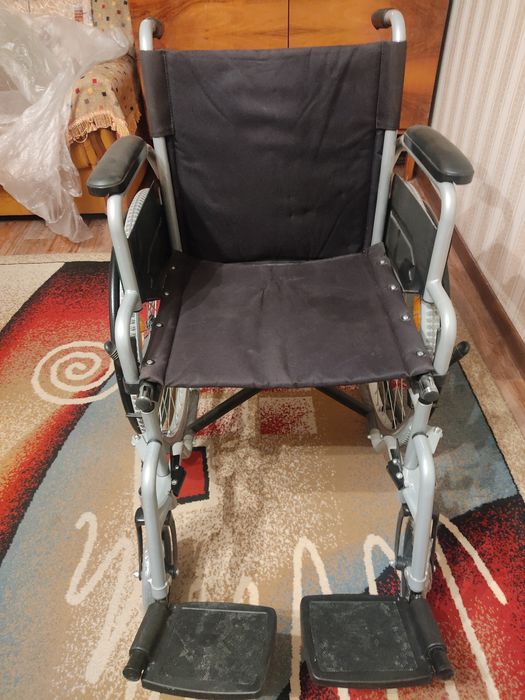 Продам инвалидную коляску