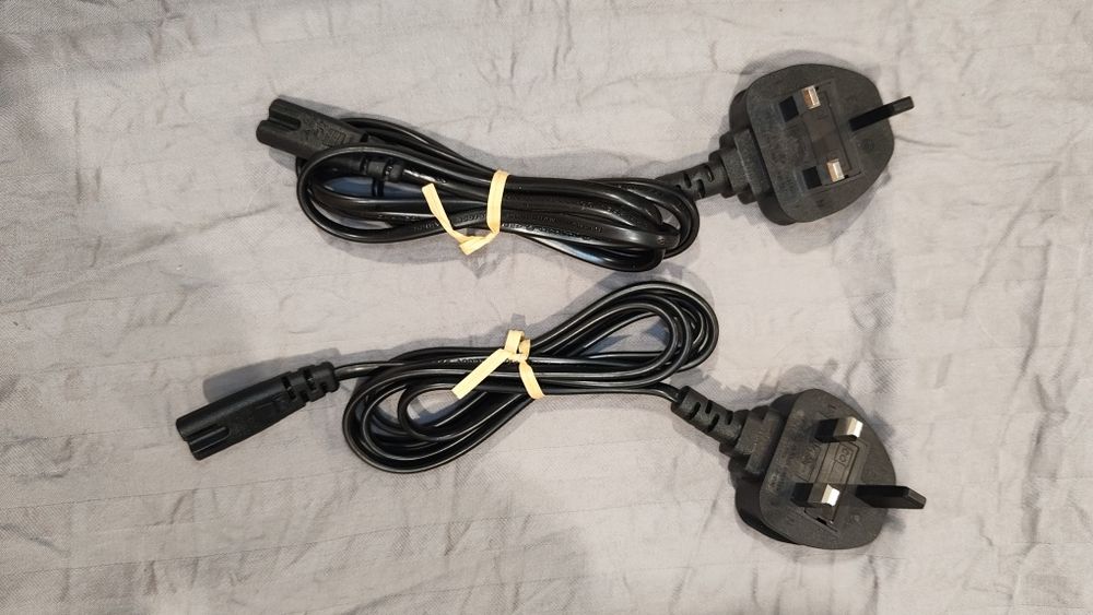 2бр захранващи кабели за английски контакт и C7 адаптер Philips