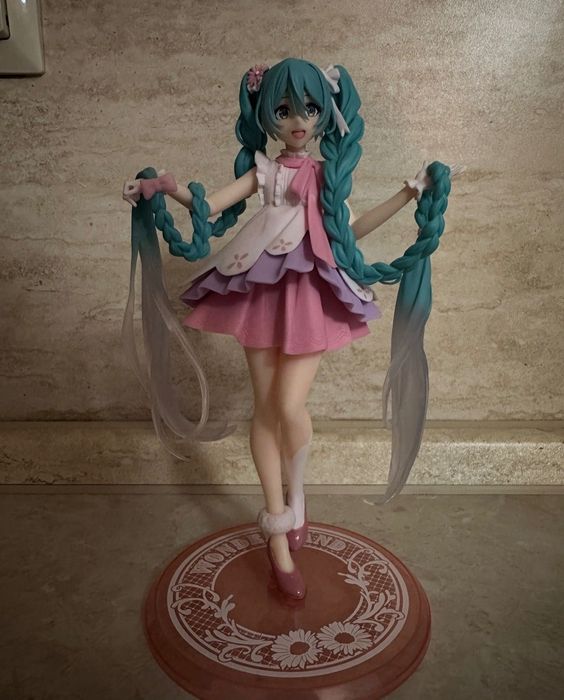 Hatsune Miku Wonderland Figure – Rapunzel Ver. фигурка