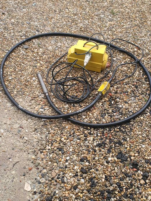 Vibratoare beton diverse puteri 1,5,/2,2 kw si lance vand/inchiriez