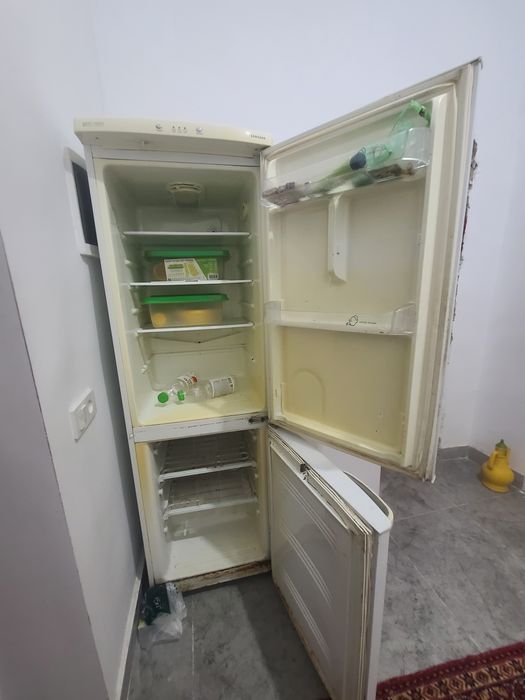 Продам Холодильник SAMSUNG