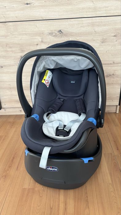 столче за кола  Сhicco 0+ (мах13кг) перфектно състояние