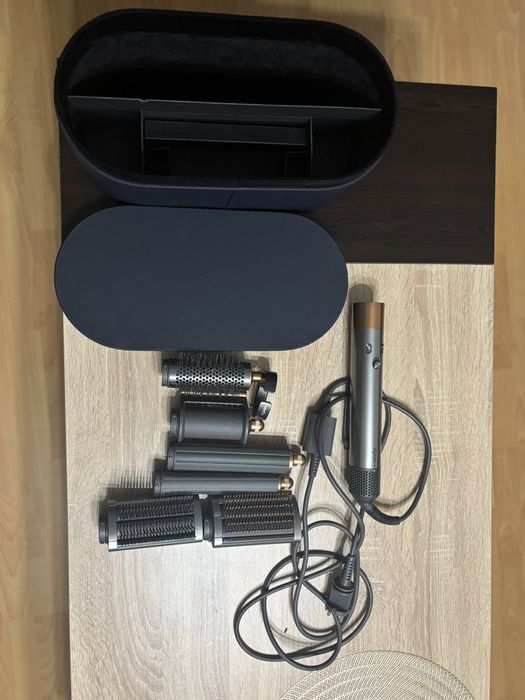 Dyson Airwrap с кутия