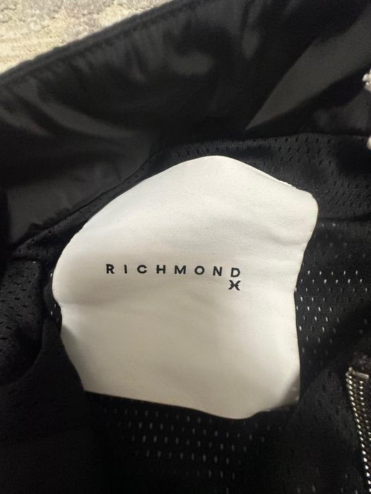 Vind geaca Richmond mărimea xl nou original neagra