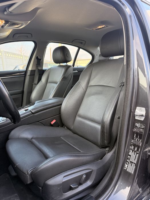 BMW F10 Facelift 520D xDrive Automat - istoric service complet .