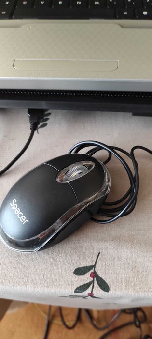 Лаптоп HP с подложка за охлаждане и мишка