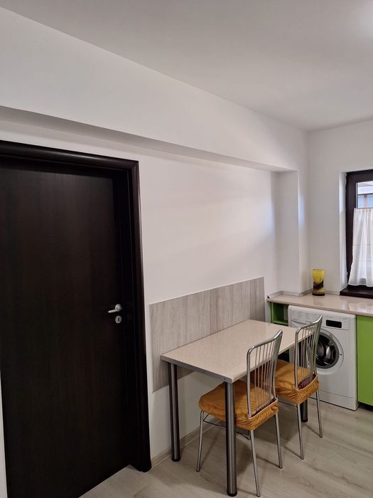 Proprietar,închiriez garsonieră cartier Tractorul Coresi,Spatioasa,cu terasa