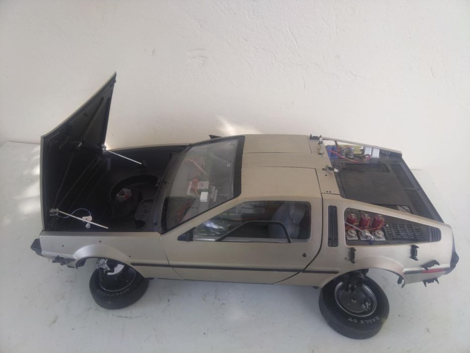 DELOREAN DMS 12 лят модел в мащаб 1/8 
Back to the Future
Premium 1982