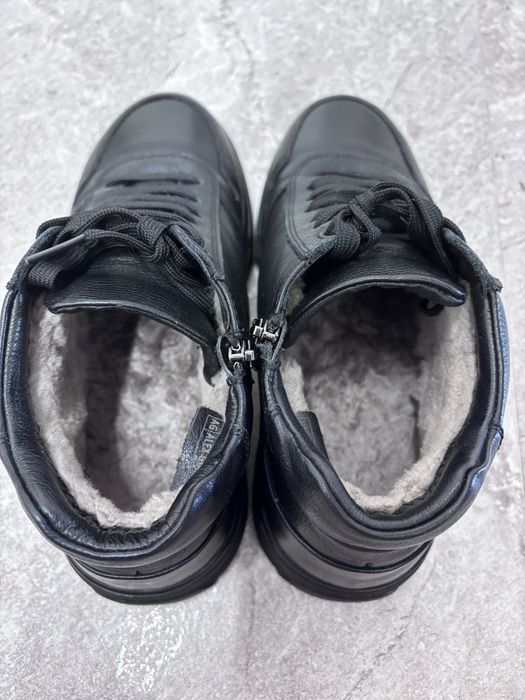 Продам зимние ботинки