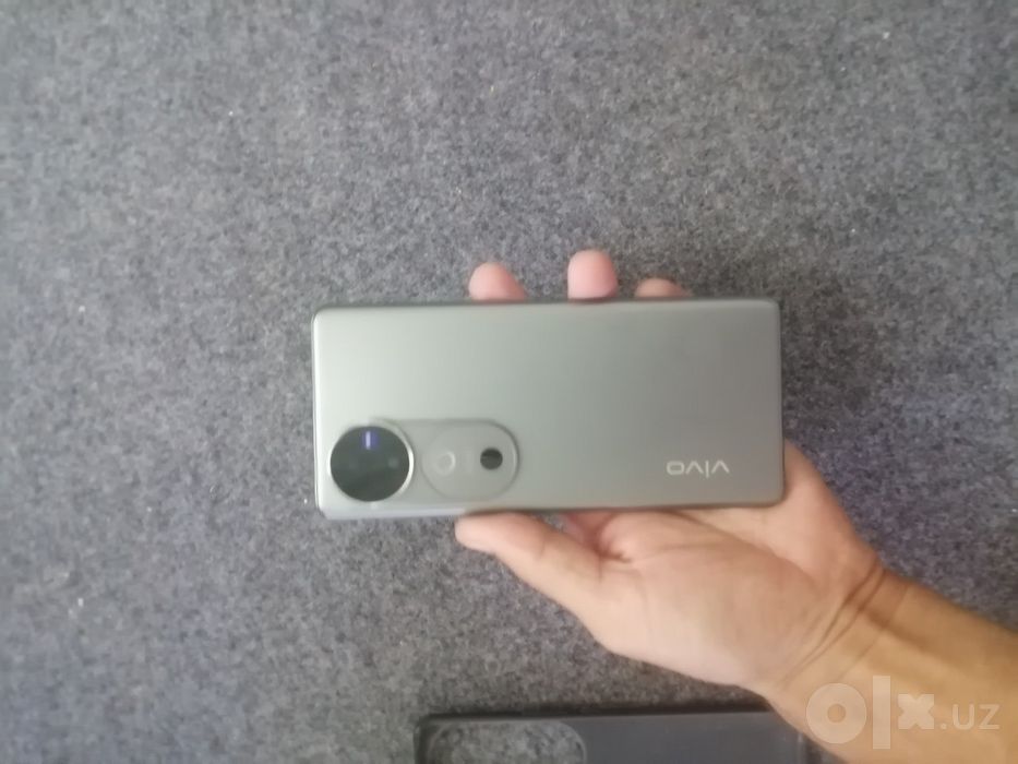 Vivo v40 256g 5 g