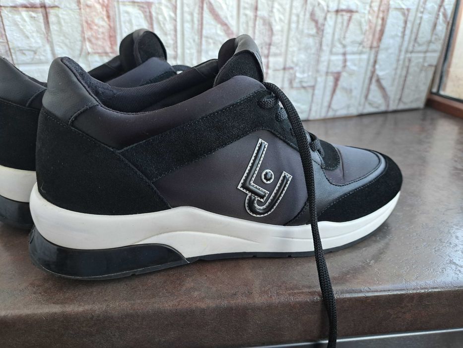 мъжки черни маратонки,кецове,спортни обувки,сникърси,ном 41/42 Liu Jo