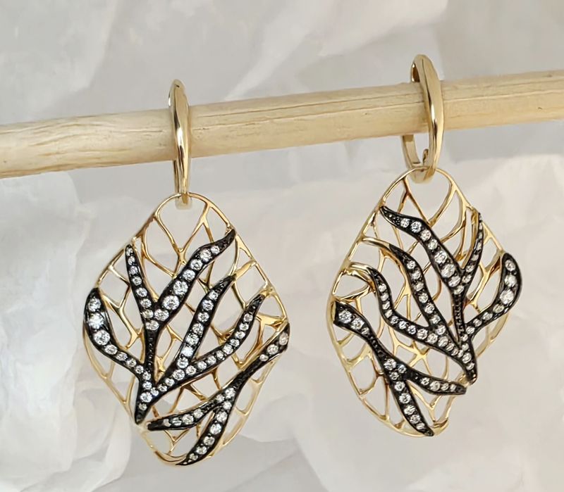 Изысканные золотые серьги, производство Италия