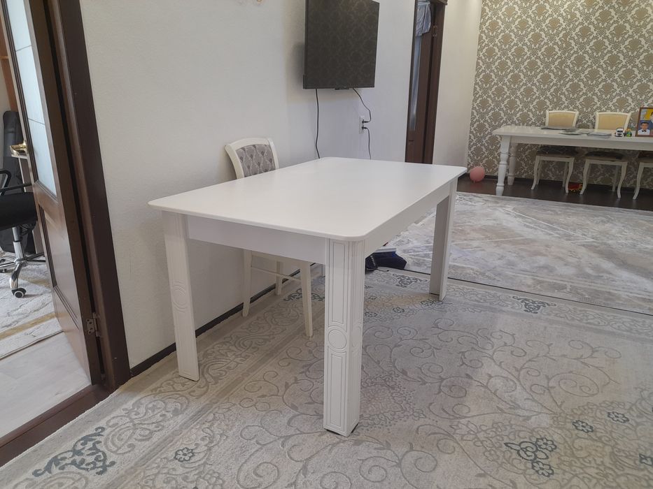 Продаётся  стол гостиной