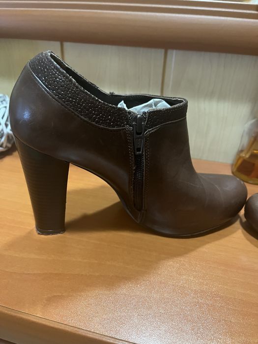 Кафяви кожени боти