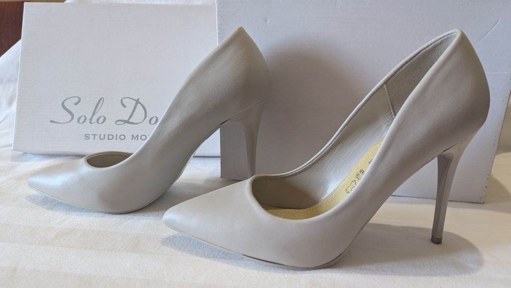 Pantofi stiletto nr 39  gri cald