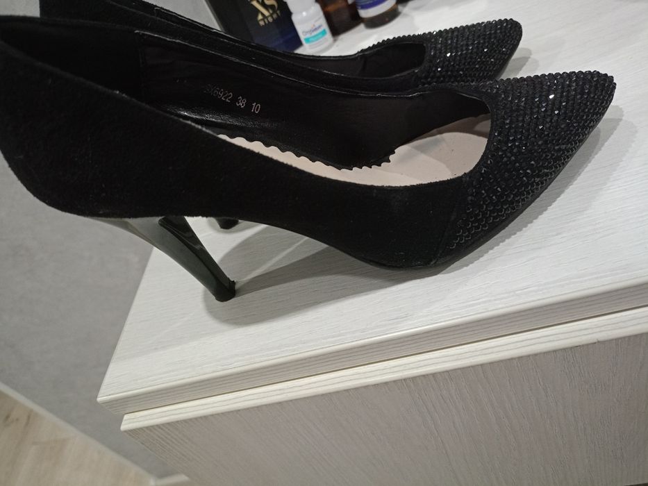 Продам обувь все по 5000 тенге