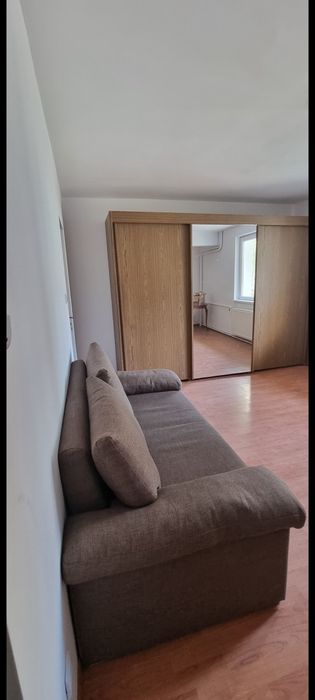 Închiriez garsoniera