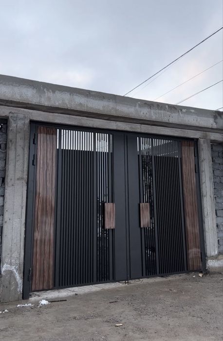 Ворота Хайтек, Нео-классика