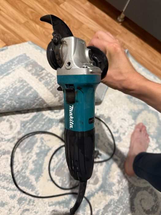 УШМ Makita практически новая