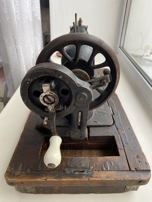 Продам швейную машинку