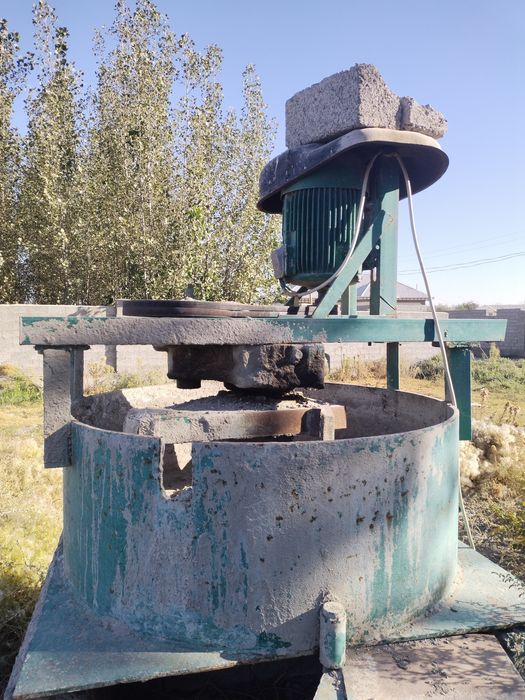 Шлакаблок апарад сотилади