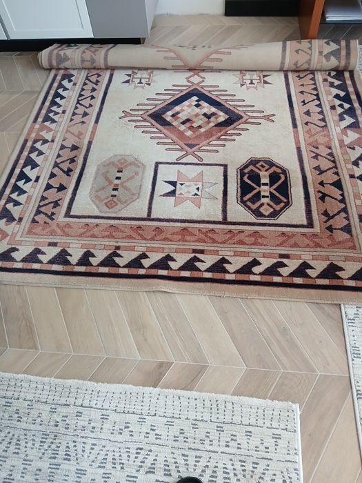 Продавам вълнен персийски килим
