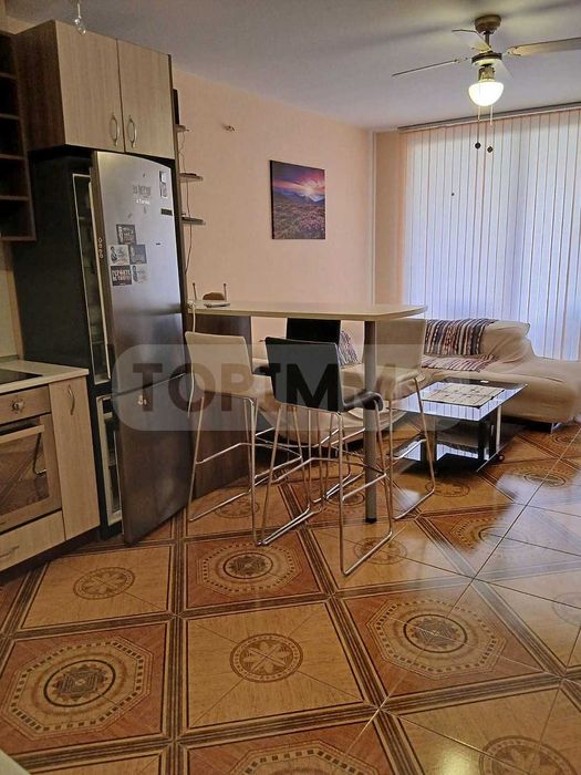 Дава се под наем Двустаен апартамент в к.к. Св.Св. Константин и Елена - 65 кв.м за 650 € - Снимка #1