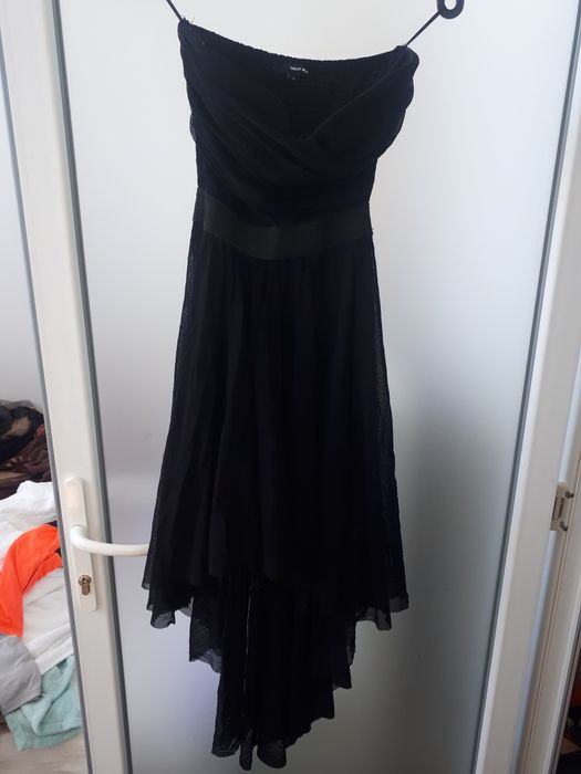 Vand rochii pt evenimente