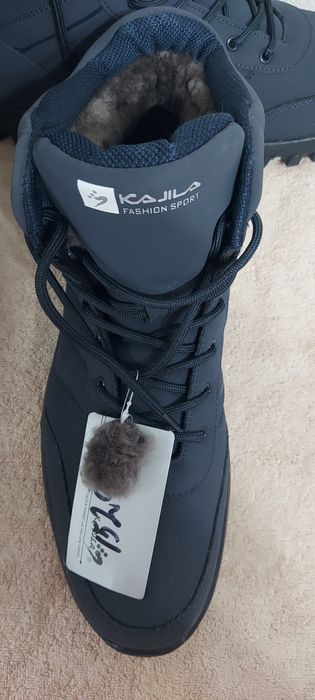 Продам кроссовки зимние.Kajila