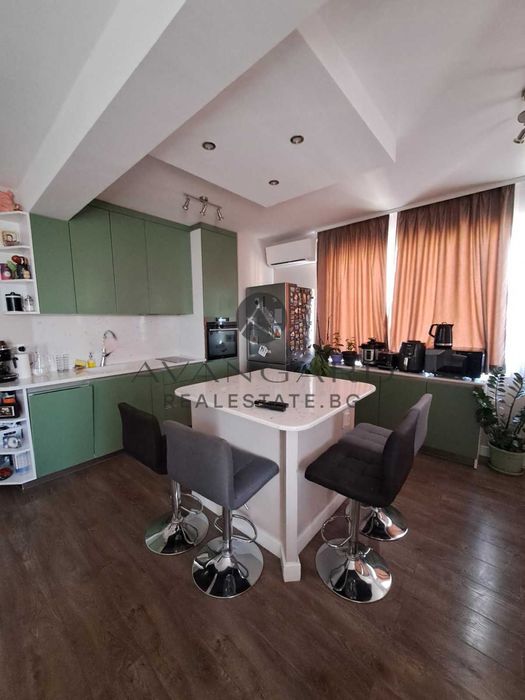 Продава се Тристаен апартамент в Пловдив, Кючук Париж - 104 кв.м за 1962 €/кв.м - Снимка #3