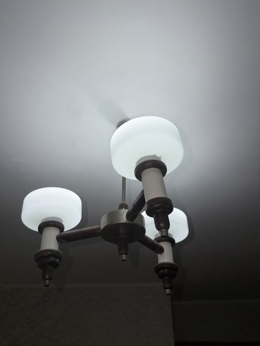 Продам люстру, вторая в подарок