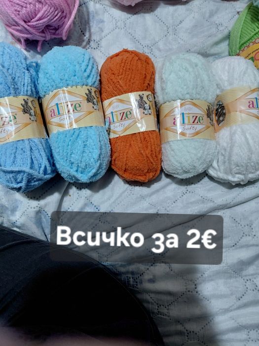 Разпродавам различни  прежди( памук,вълнена- обработена и мека прежда,текстилна лента( Рибон), Акрилни бебешки прежди(Бон-бон) и  Макарон