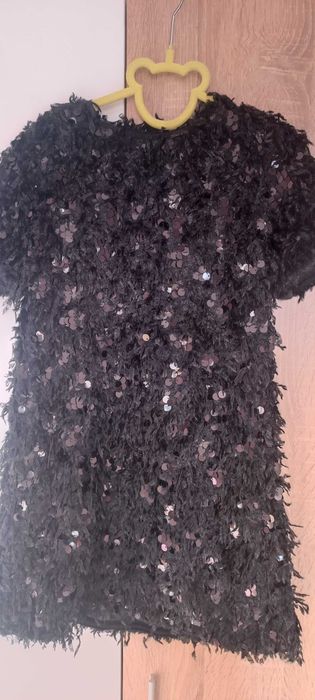 Детска рокля zara, размер 7г., нова не е носена, 15€.