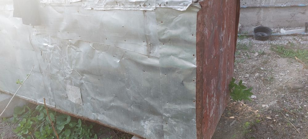 Продам большую ёмкость для корма