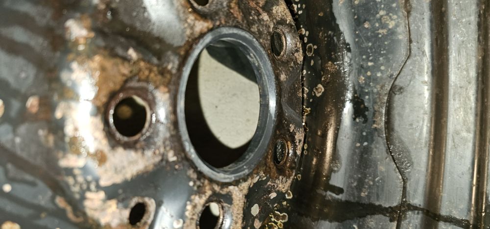 Резервната гума патерица 145 90 16 5 x 114.3 66.1 втулка