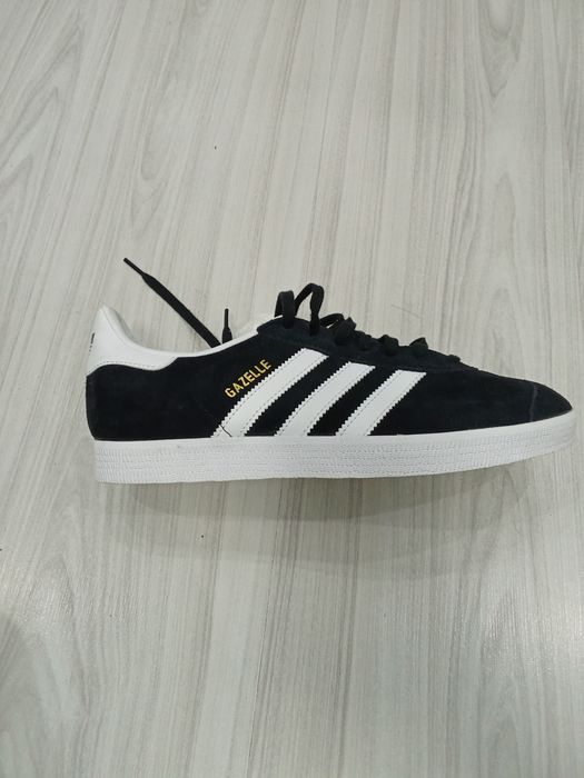 Adidas gazelle black and white