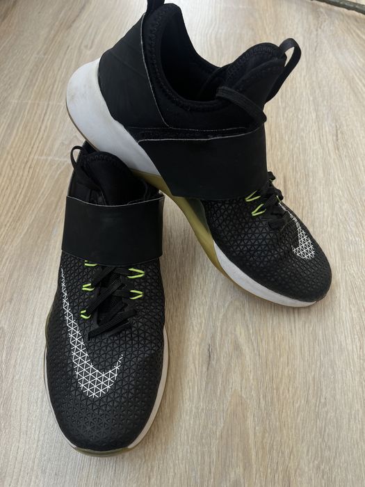 Nike Air Zoom Strong детски маратонки