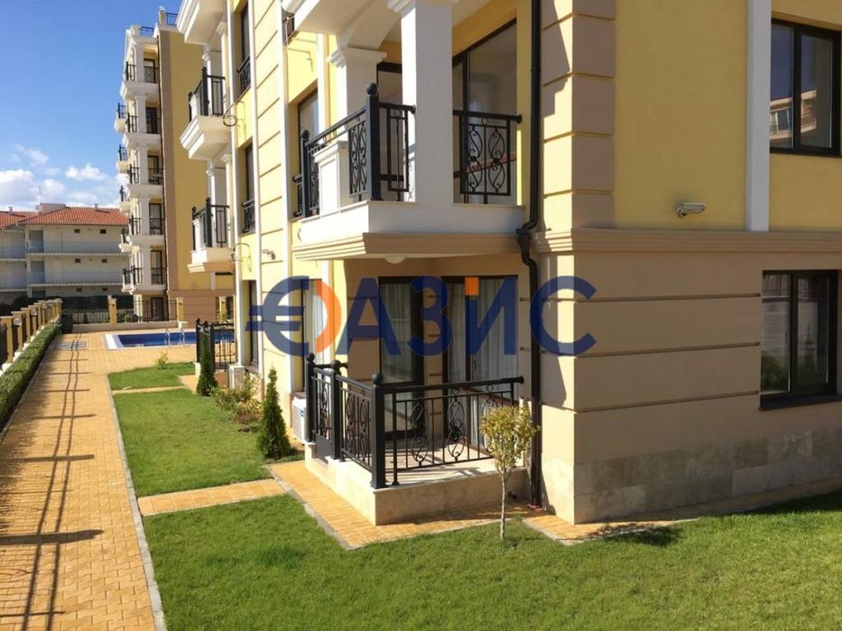 Продава се Двустаен апартамент в Свети Влас - 55 кв.м за 881 €/кв.м - Снимка #12