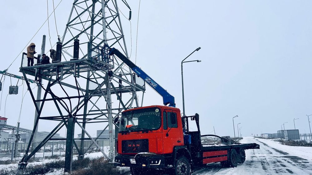 Грузовой эвакуатор-манипулятор