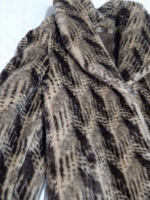 Шуба женская, в отличном состоянии, почти новая размер 46-48