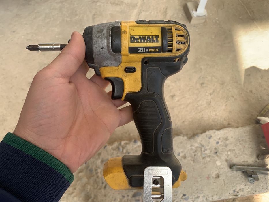 DeWALT Прадам в комплекте коробка и сумка