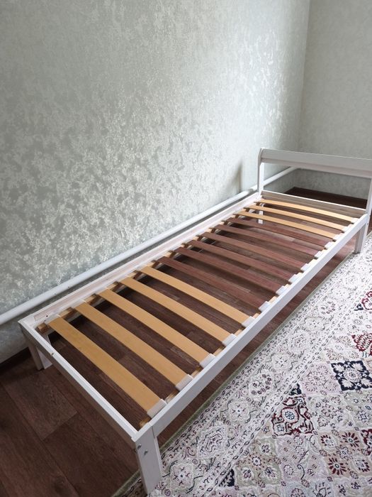 Деревянная кровать IKEA (80 см)