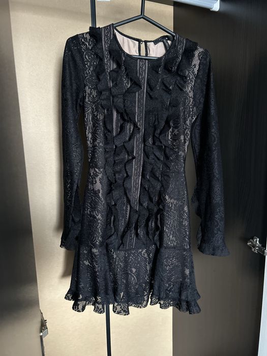 Елегантна дантелена рокля BCBG Max Azria