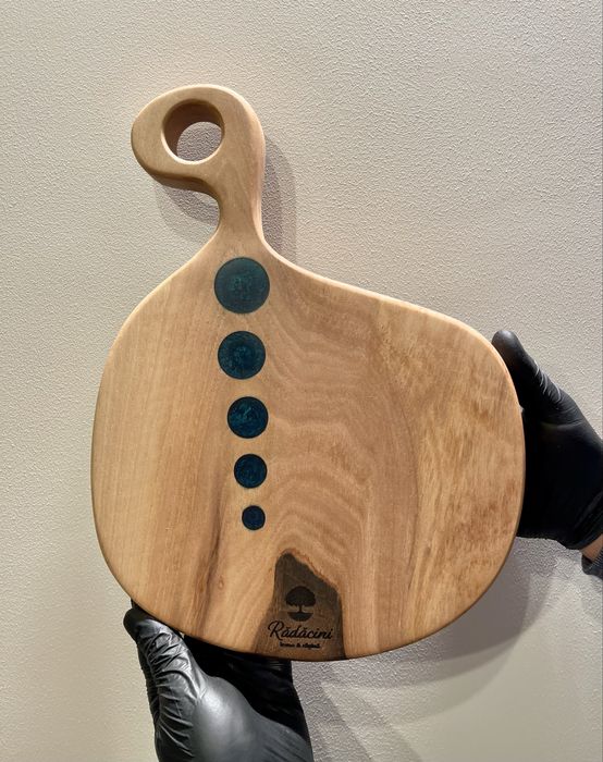 Platouri premium din lemn de nuc cu inserții de rășină