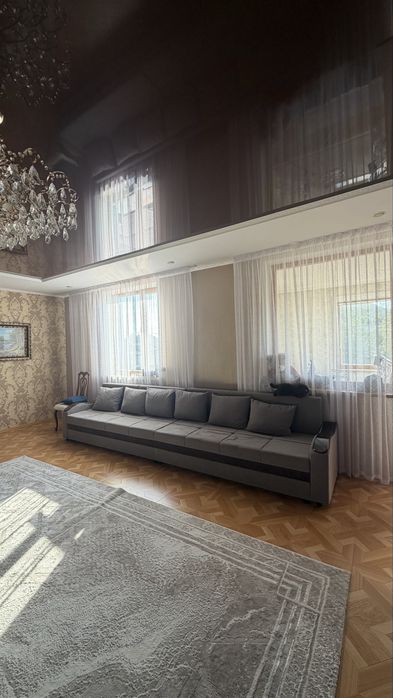 Продам диван для гостиной